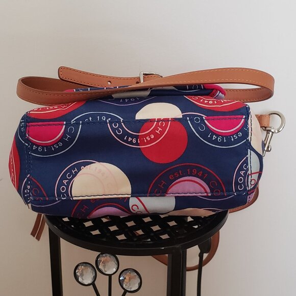 COACH SIGNATURE MULTICOLORED  CANVAS AND LEATHER CROSSBODY HAND BAG. N:L0926-F14 - Picture 5 of 11